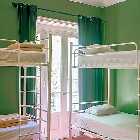 Urban Garden Hostel *