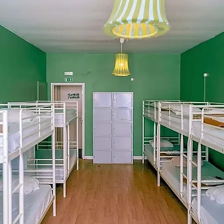 Urban Garden Hostel *